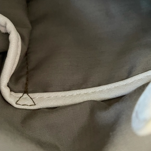 🎀🎀Boho handbag by Carlos Santana. Off white/brownish gold. Great condition - Picture 9 of 11